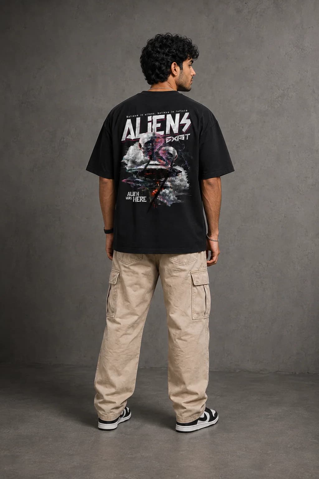 ALIENS EXIST OVERSIZED: Back oversized model view