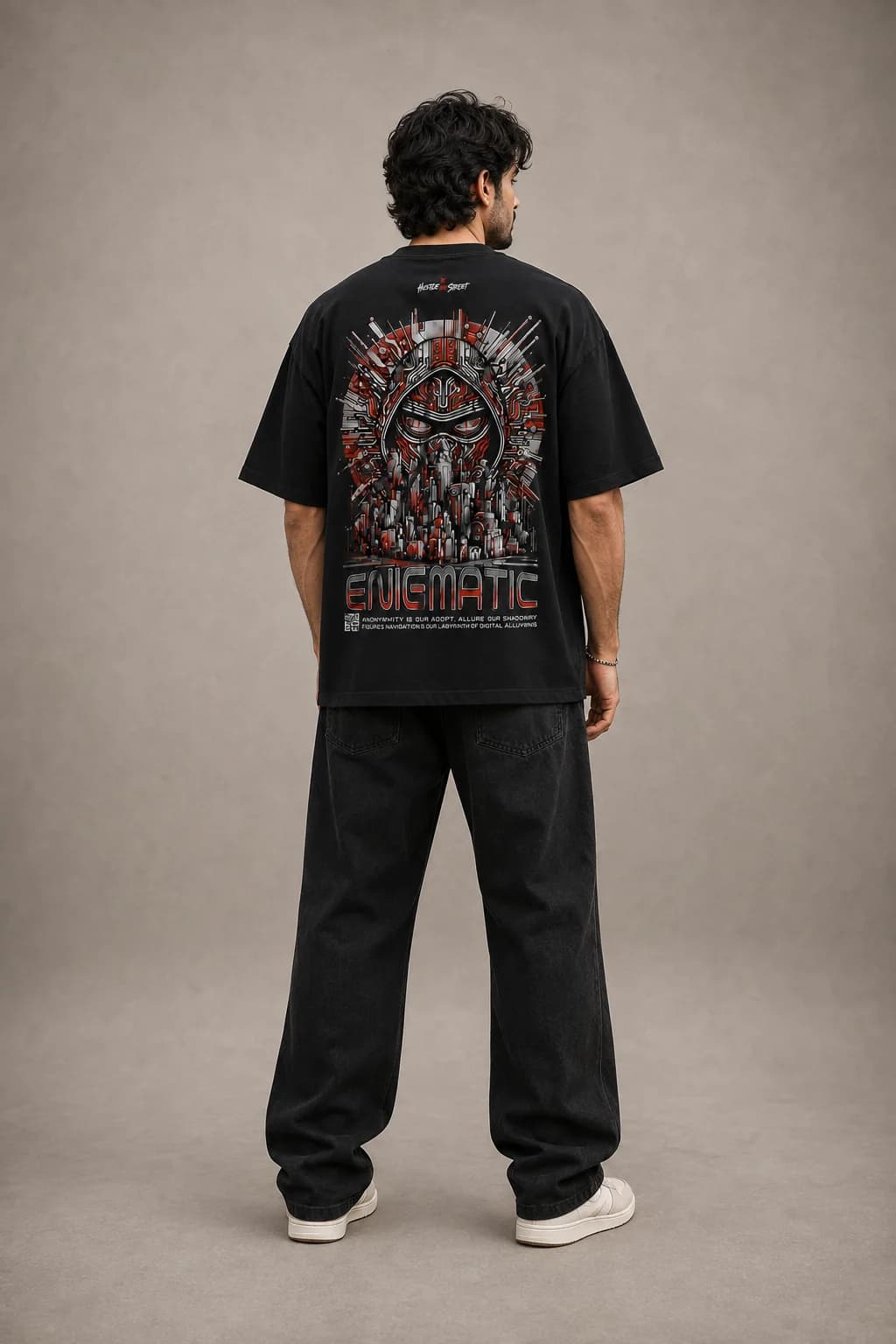 ENIGMATIC OVERSIZED: Back oversized model view