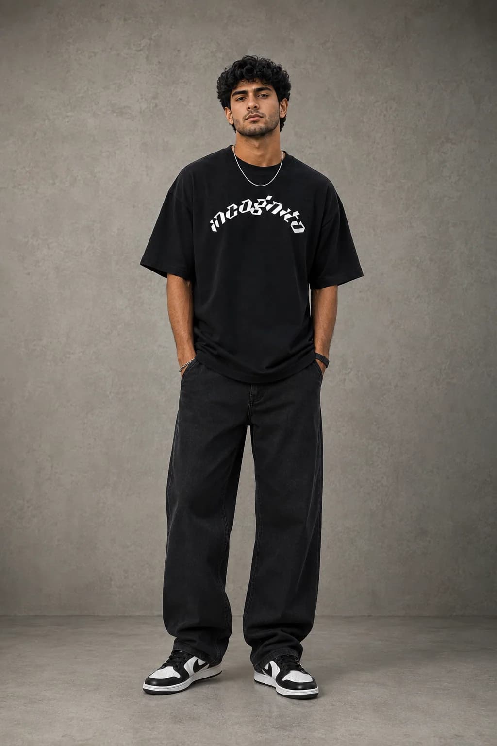 INCOGNITO OVERSIZED: Front oversized model view