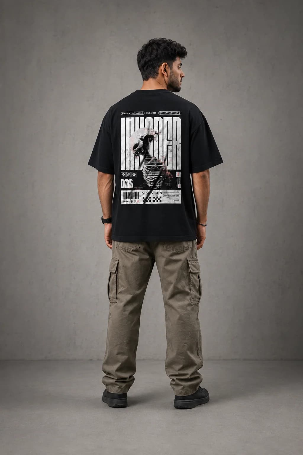 INVADER OVERSIZED: Back oversized model view