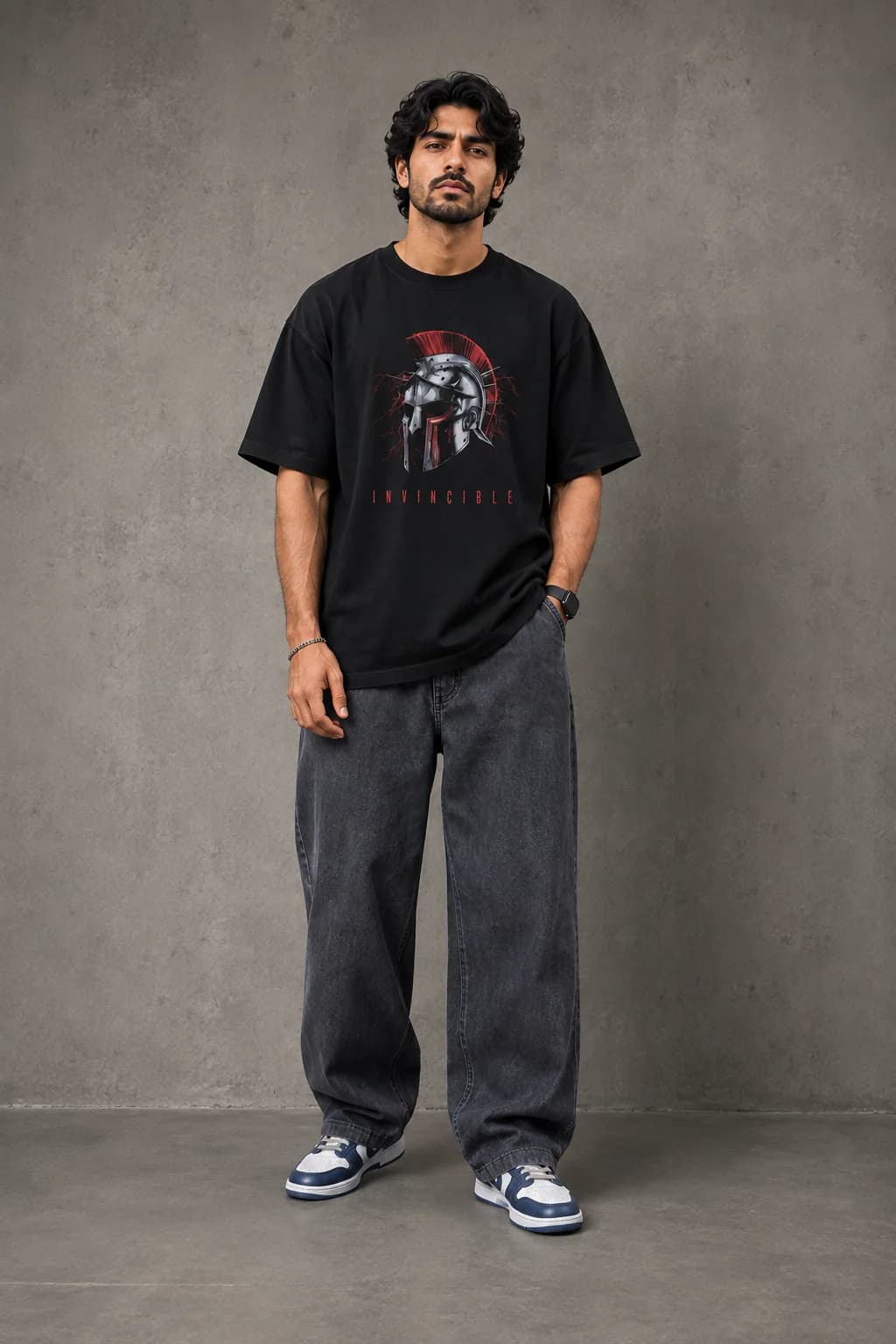 INVINCIBLE OVERSIZED: Front oversized model view
