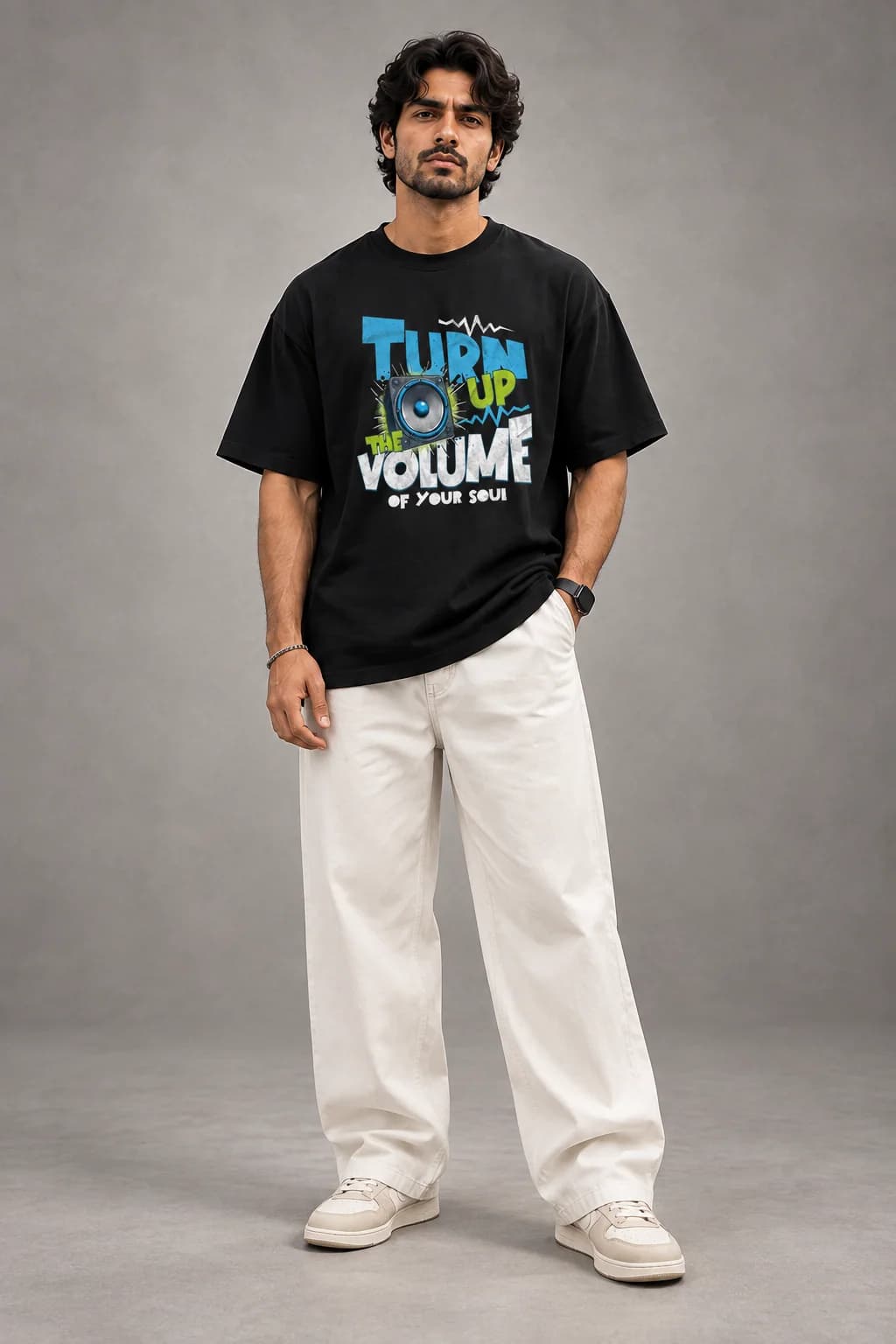 TURN UP OVERSIZED: Front oversized model view